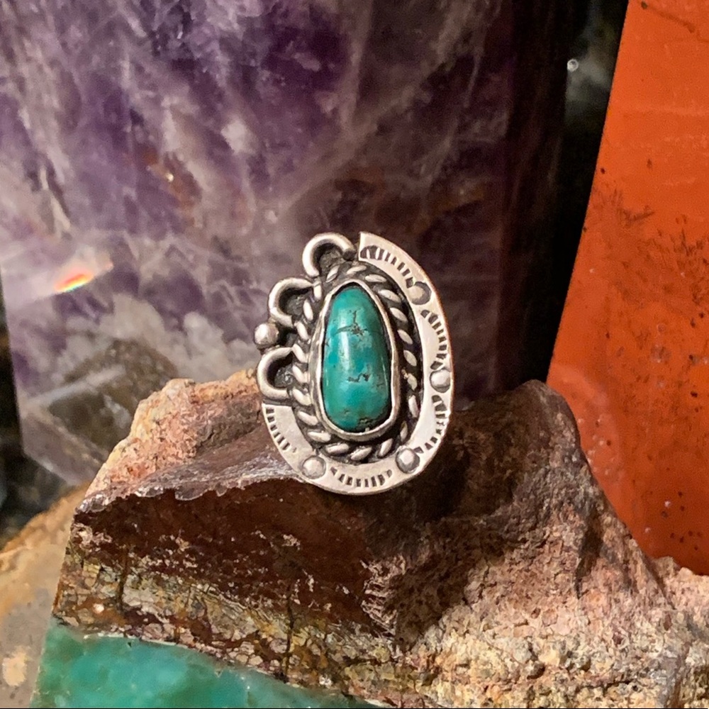 Very vintage sterling silver & turquoise ring